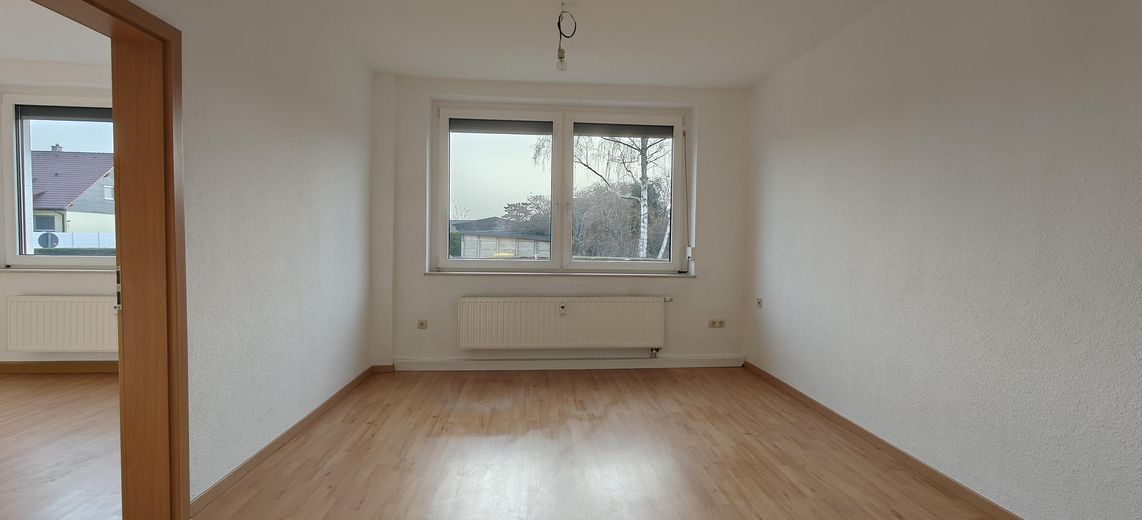 2-Raum-Wohnung in Röderau (Erstbezug nach umfassender Renovierung) – Wohnzimmer
