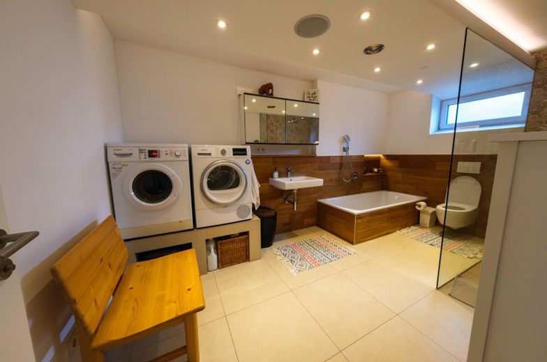 ‘‘Ruhig & grün: Helle 96m² Terrassen-Wohnung mit moderner Ausstattung und guter Anbindung‘‘ – Badezimmer