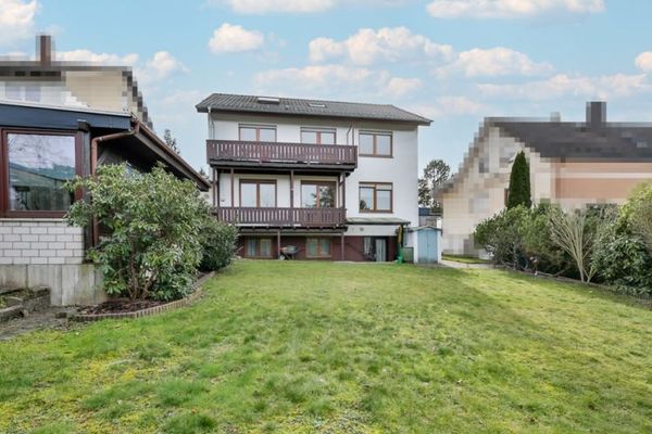 Maison d’habitation pour deux/trois familles avec grand terrain !