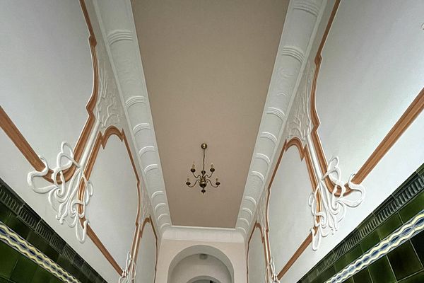 Old-Building Dream in Leipzig-Gohlis Mitte: Spacious 3-room apartment (88 m²) with stylish character