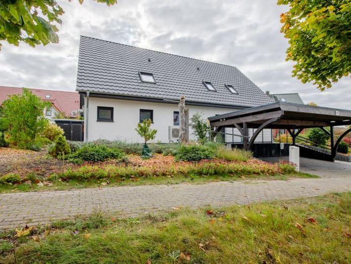 Smart investieren – Modernes Energie-Effizienzhaus mit Einliegerwohnung – Foto 1