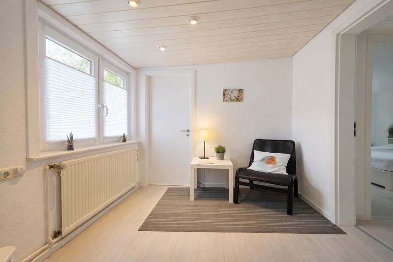 Sofort bezugsfertiger Bungalow 90 qm in 21244 Holm-Seppensen – Bungalow Flur Schlaftrakt