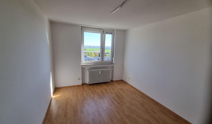 Wohnung mit grandioser Aussicht im 8.OG zu verkaufen – Kinderzimmer oder Büro 2
