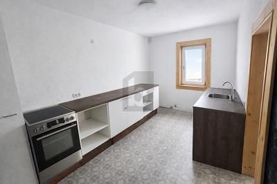 IDILLIACAMENTE CON TANTO SPAZIO, CAMINO E SPLENDIDO GIARDINO – 1776416263_c05a7b.jpg