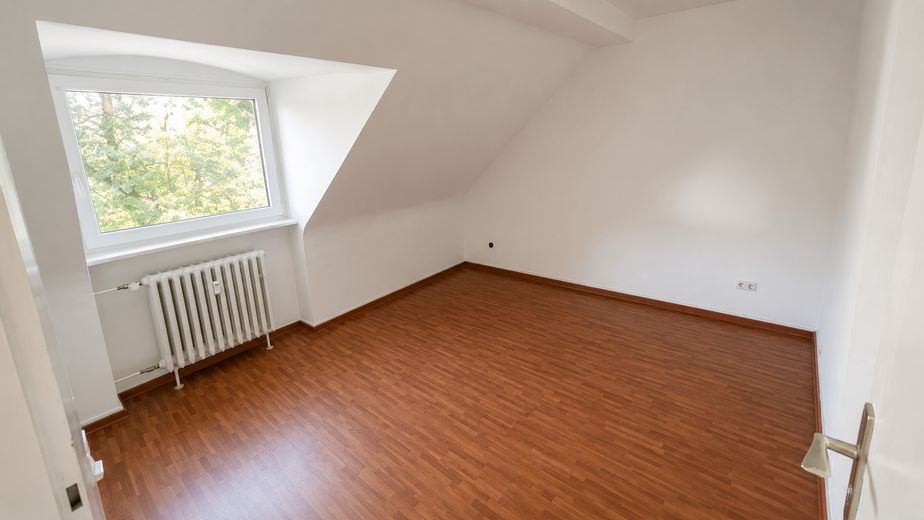 Keyifli 42 m² – merkezi konumda 2 odalı çatı katı dairesi – Schlafzimmer