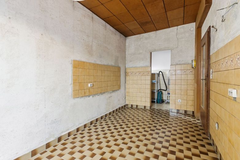 Handwerker aufgepasst! Einfamilienhaus mit Pool und Garage in Delitz am Berge – Küche OG