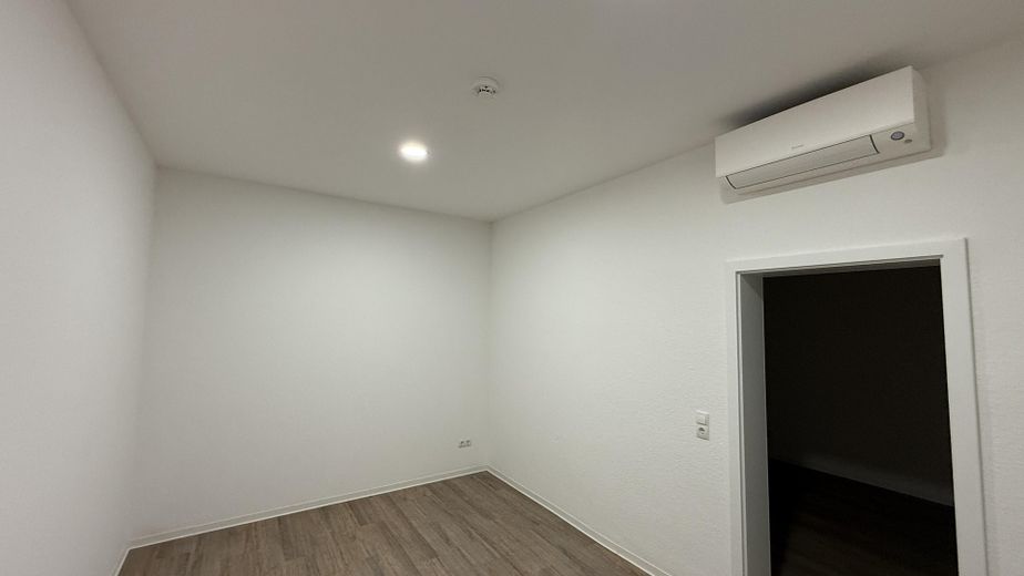 klimatisierte - 3,5-Zimmer Wohnung (EG) - mit Terrasse in Andernach – Büro / Schlafen