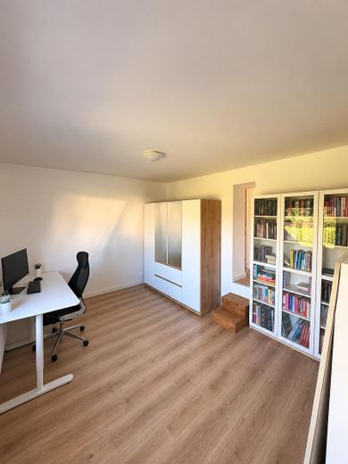 #Maison individuelle ou bifamiliale de 160 m² + potentiel de construction supplémentaire – Büro / Zimmer OG