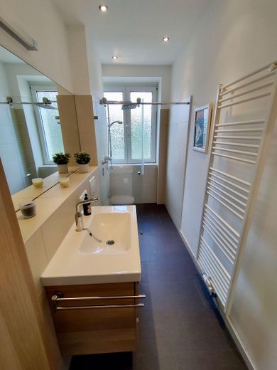 Provisionsfreie, modernisierte 3-Zimmer-Eigentumswohnung in Hannover/Südstadt-Bult – Badezimmer