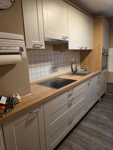 PREISSENKUNG: Gemütliche 2 Zi.-Erdgeschosswohnung mit Gartennutzung – Küche