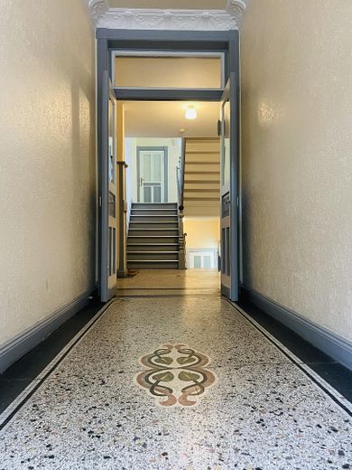 gepflegte 3-Zimmer-Wohnung Altbau modernisiert in Kiel/Südfriedhof – Treppenhaus