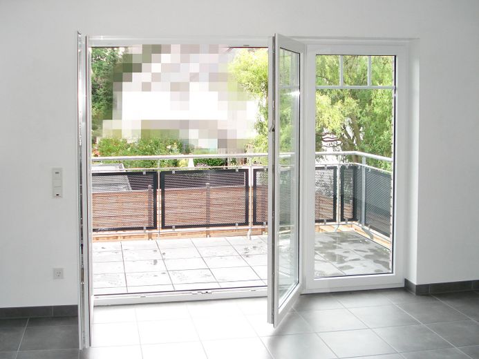 Lichtdurchflutetes Single-Schatzkästchen: Gehobene DG-Wohnung mit Balkon – DOPPELTÜRE