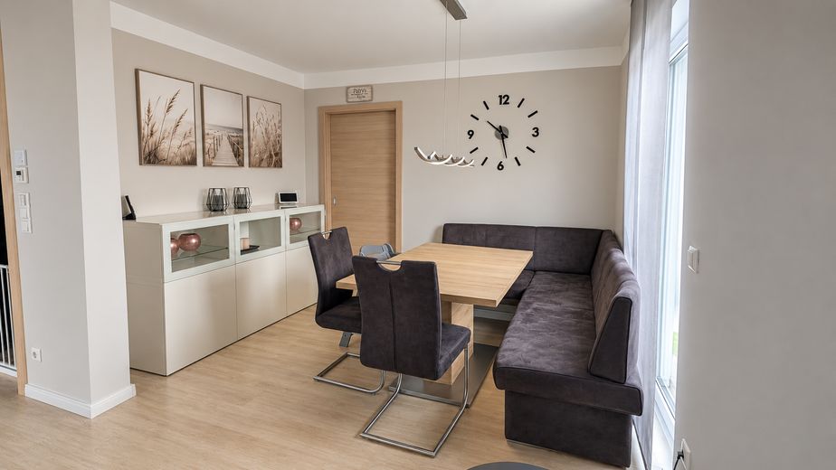Moderne DHH in Wilhermsdorf – ca. 195 m² Gesamtfläche, Garten & Vollkeller – provisionsfrei – Essecke