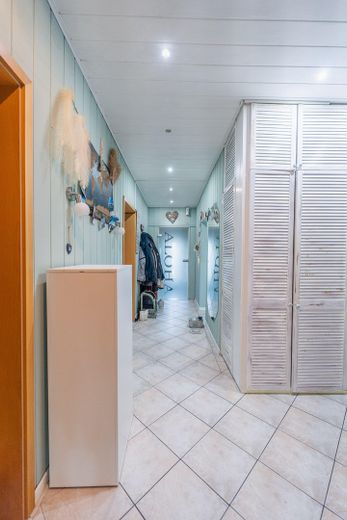 Oasi verde nell’idilliaca Zernsdorf su 1.130 m² con laghetto, sauna e serra – Flur
