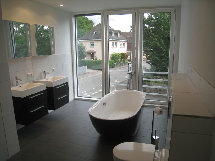 Bad mit Wc und Dusche.