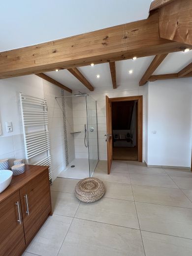 großes Bad en suite