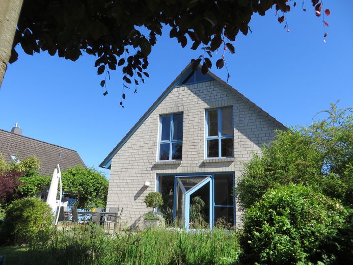 Repräsentatives Architektenhaus zum Verlieben – Blick v. Rondell mit Blutbuche