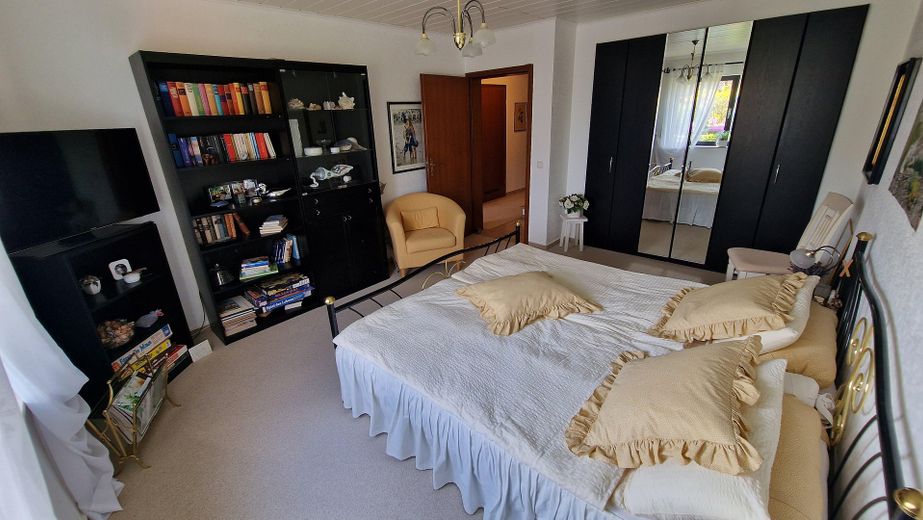 Reserviert! Exklusiver Bungalow in Königswinter: Homeoffice, traumhafte Aussicht, Sonnenuntergänge – Kinder-/Gästezimmer