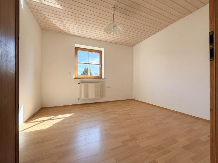 Casa adosada de 6 habitaciones con jardín, balcón orientado al sur y garaje en Germaringen – 1. OG: Arbeitszimmer