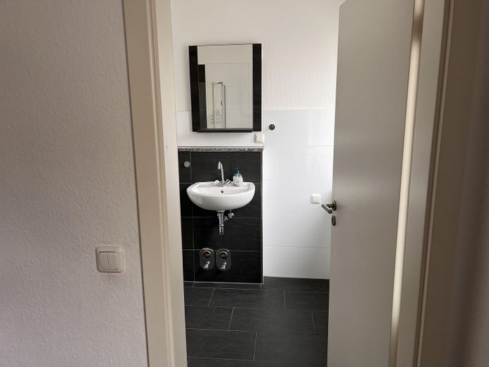 1-Zimmer-Wohnung in Springe (App 11b) – Blick ins Bad