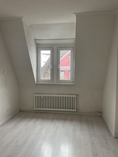 Charmante 3-Zimmer Wohnung mit Küche in Duisburg-Laar – Arbeits-, Kinderzimmer, leer
