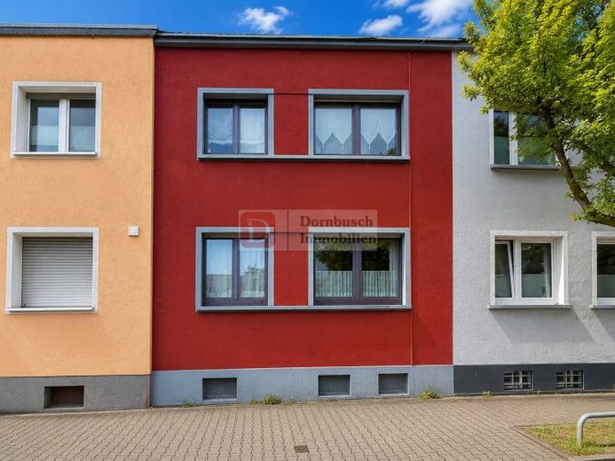 Top!! Attraktives Reihenhaus mit vielseitigem Raumangebot und Garage – फोटो 1