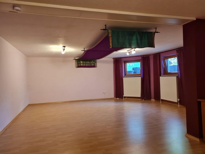 großer Raum KG