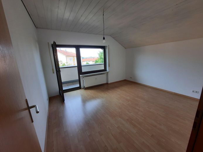 3-Zimmer DG-Wohnung, 84 qm, zentrumsnah, provisionsfrei – Schlafzimmer 1