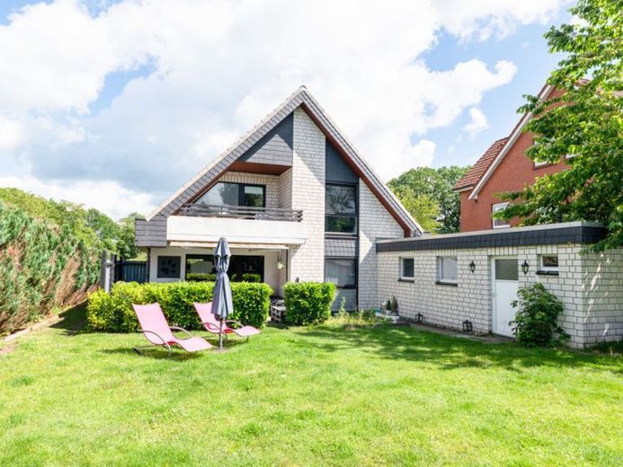 Familienfreundliches Haus mit Garten, Loggia und Garage – Foto 1