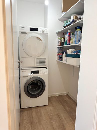 Exklusive 3-Zimmer-Wohnung in Fürth-Burgfarrnbach – hochwertige Küche, Balkon, Aufzug & TG – Abstellraum 1