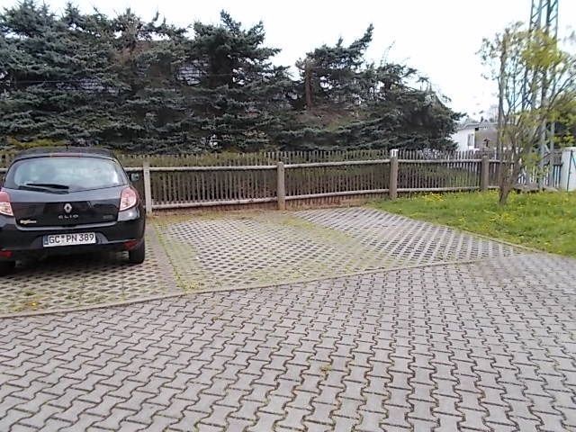 *** Großzügige 3-Zimmer mit Laminat, Wannenbad und Balkon! Carport oder Stellplatz mgl. – DSCN0035