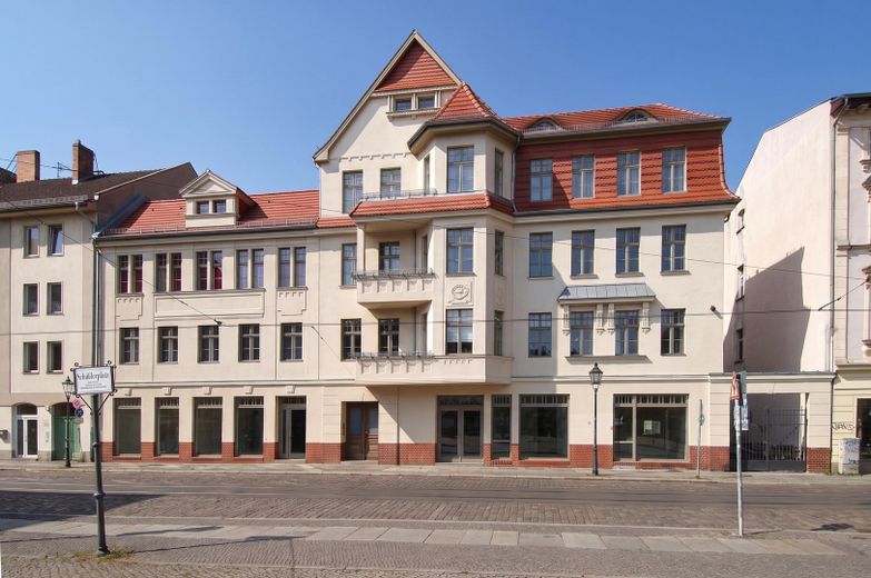 Vivienda moderna con apariencia histórica - Piso en propiedad completamente renovado - directamente del propietario – Straßenansicht