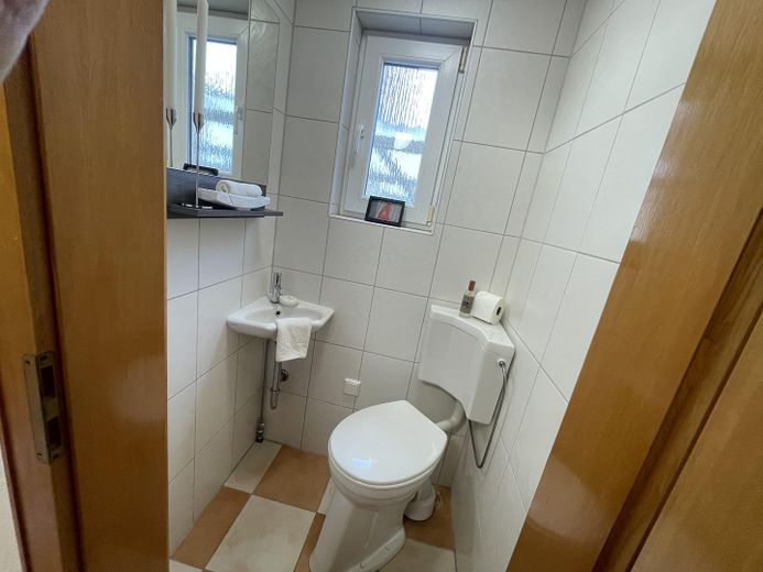 Il vostro angolo di Rheindürkheim – con cortile, carport e riscaldamento nuovo – Gäste WC