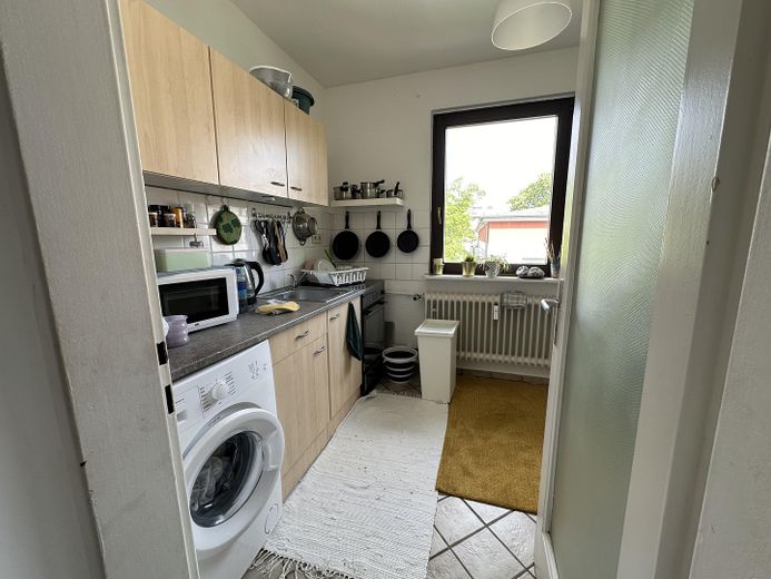 Centralne mieszkanie 2-pokojowe w frankfurckim Ostend z balkonem i EBK – Foto 16