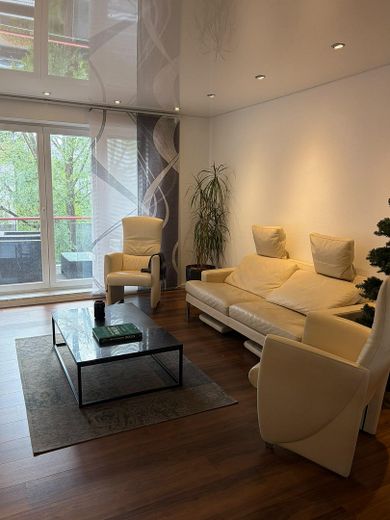 Ruhiges Wohnen ganz oben: Gepflegte 3-Zimmer-Wohnung mit Süd-West-Balkon & Tiefgarage – Photo 4