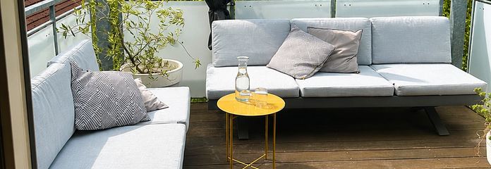 Van particulier: vakantiesfeer in uw eigen vier muren – lichte zolderwoning met loftkarakter – Großzügiger Balkon