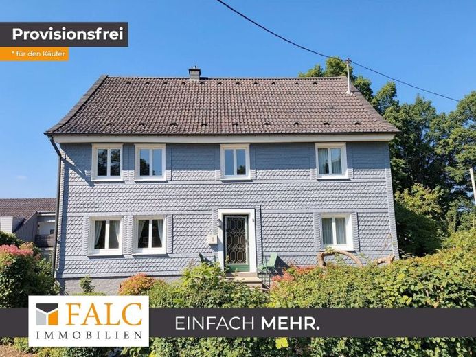 Altes Pfarrhaus im historischen Fachwerkdorf mit offiziell Golddorf Titel – Foto 1