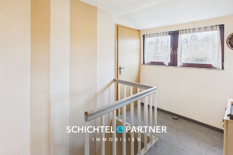 Hambergen | Freistehendes Einfamilienhaus mit Kamin und großem Grundstück – S&amp;P | Flur