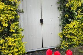 Ferienhaus mit Bootsplatz und Motorboot / Trailer – Schuppen