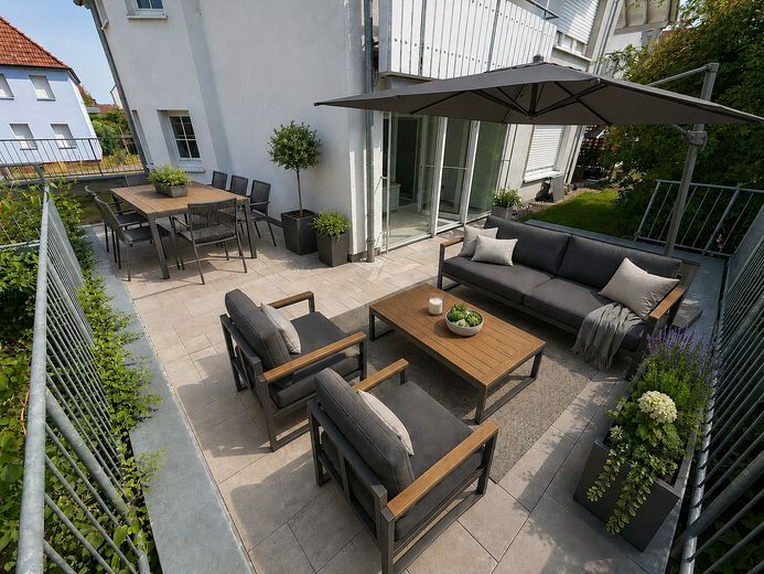Appartamento di 3,5 locali. Piano terra, terrazza, posto auto + garage interrato. Privo di barriere, senza provvigione, da privato, senza agenzia – Terrasse (mit KI möbliert)