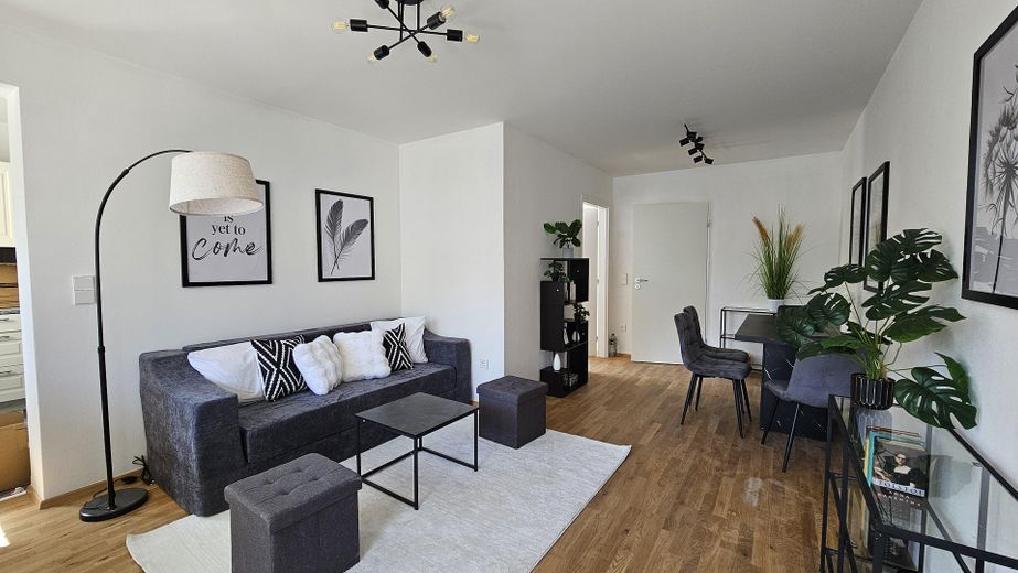 Traum-3-Zimmer-Wohnung: Komplett renoviert, schreinergefertigte Einbaumöbel & U3 vor der Haustür! – Foto 1
