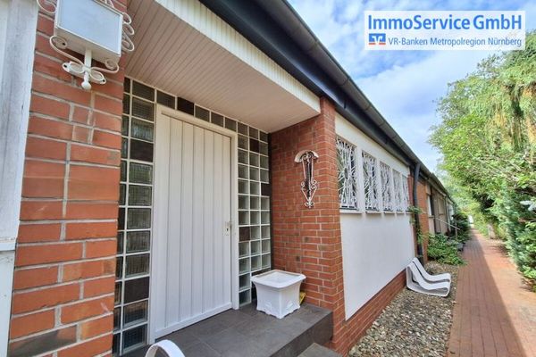 Parterowe szczęście mieszkalne – zadbany bungalow z garażem i ogrodem
