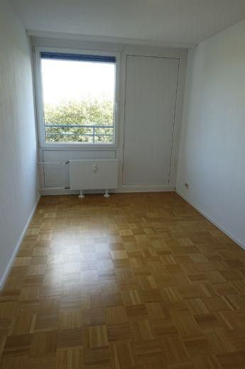 Très bel appartement de 3 pièces accessible aux personnes à mobilité réduite avec vue sur la verdure – Photo 2