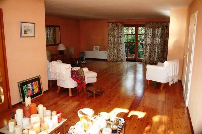 Familienfreundliches Landhaus – von privat – Wohnzimmer -1
