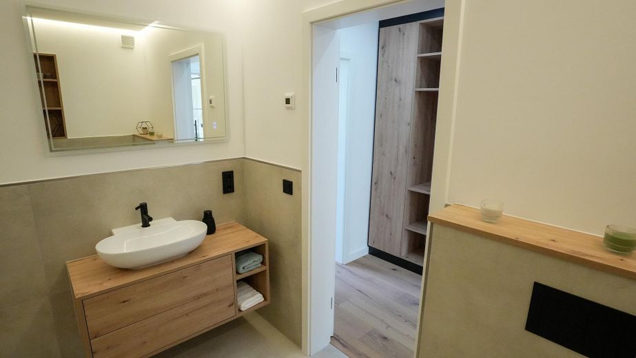 Morderne, sanierte 3 Zimmer Wohnung zum Erstbezug und Provisionsfrei – Bad