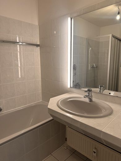 Balkonlu, şömineli ve opsiyonel garajlı çekici 2 odalı daire – Photo 7