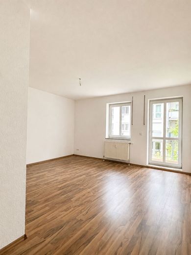Aufgepasst! Sanierte 2-Raumwohnung mit Balkon in der Mansfelder Straße! – Wohnen