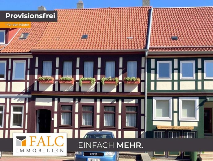 Solide und mit ausstreichend Platz, dazu ein großer Garten und *** Provisionsfrei *** – Außenansicht