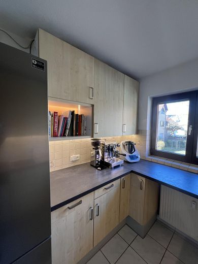 Moderne 4-Zimmer Maisonette-Wohnung mit Balkon und Tiefgarage in Nidderau Eichen – Küche