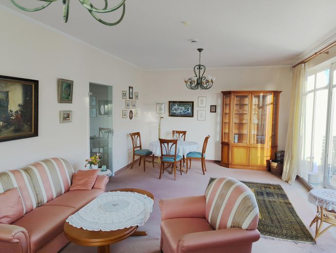 Aktuell ist die Wohnung reserviert !!! – Wohnzimmer im 1.OG